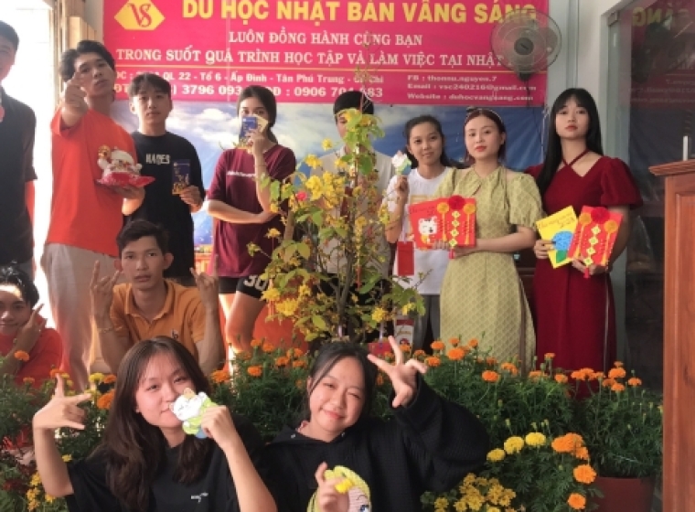 khai xuân đầu năm 